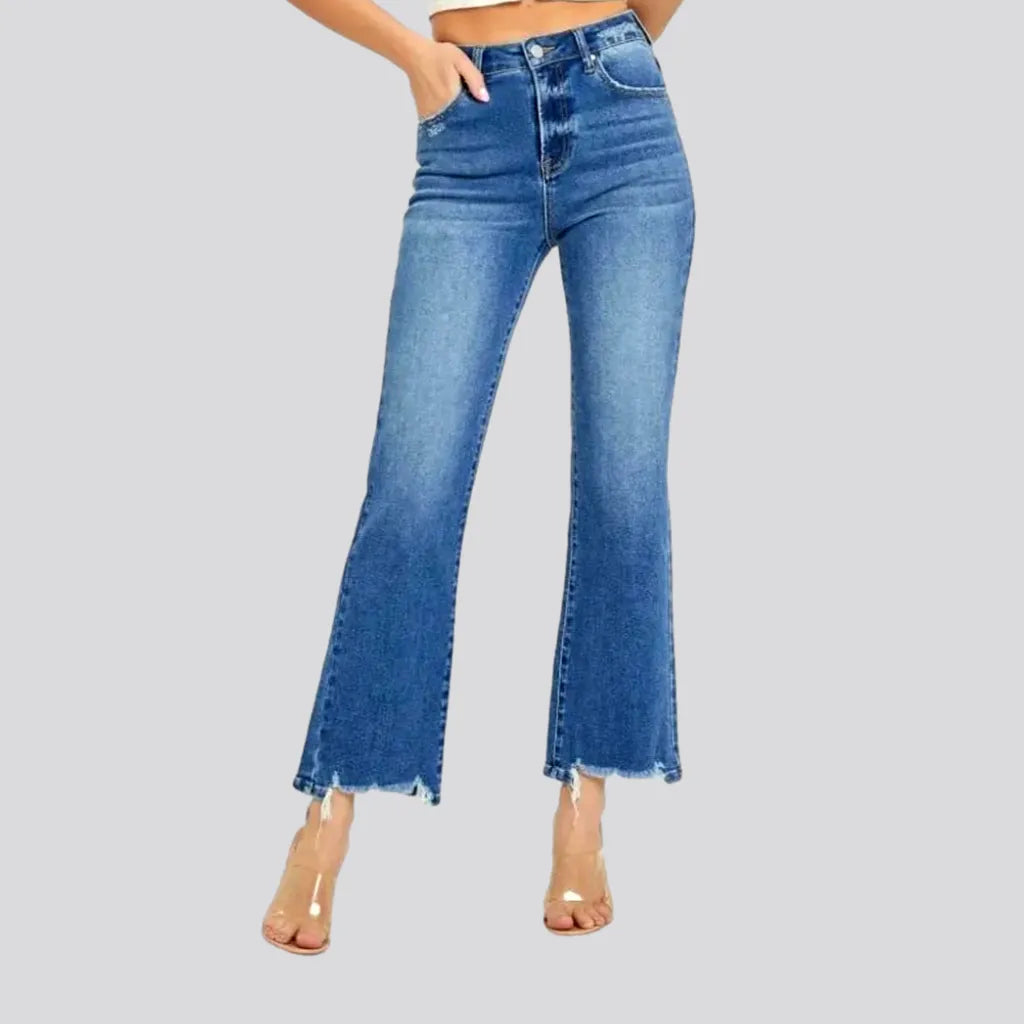 Fashionable frayed jeans for women